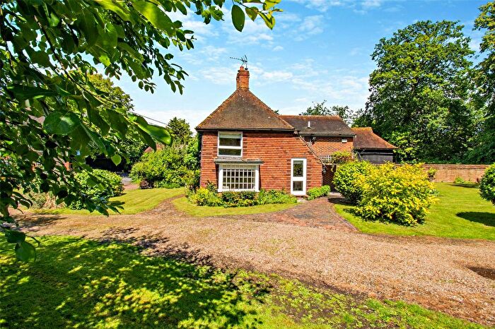 2 Bedroom Detached House For Sale In Camer Street, Meopham, Kent, DA13