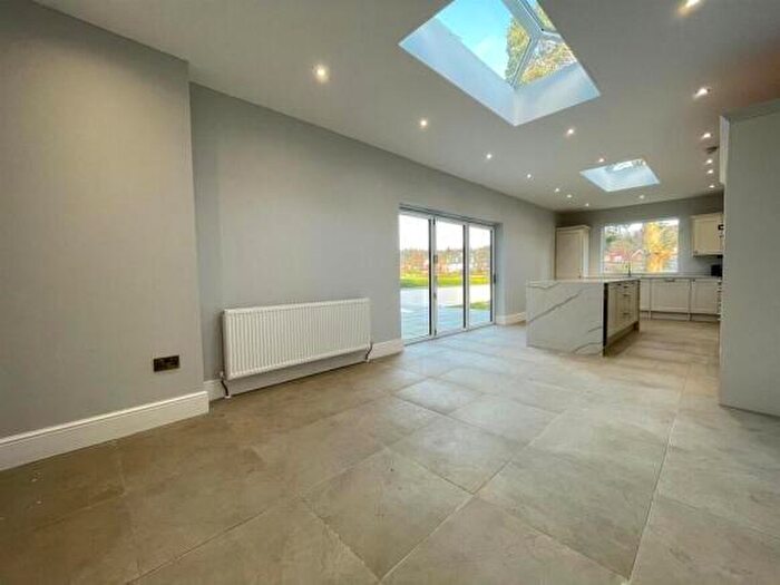 4 Bedroom Detached House To Rent In Mansfield Road, Nottingham, Nottinghamshire, NG5