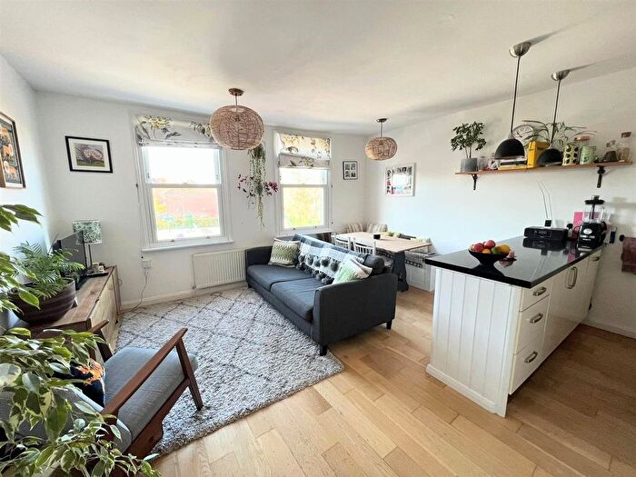2 Bedroom Flat To Rent In Church Road, Teddington, TW11