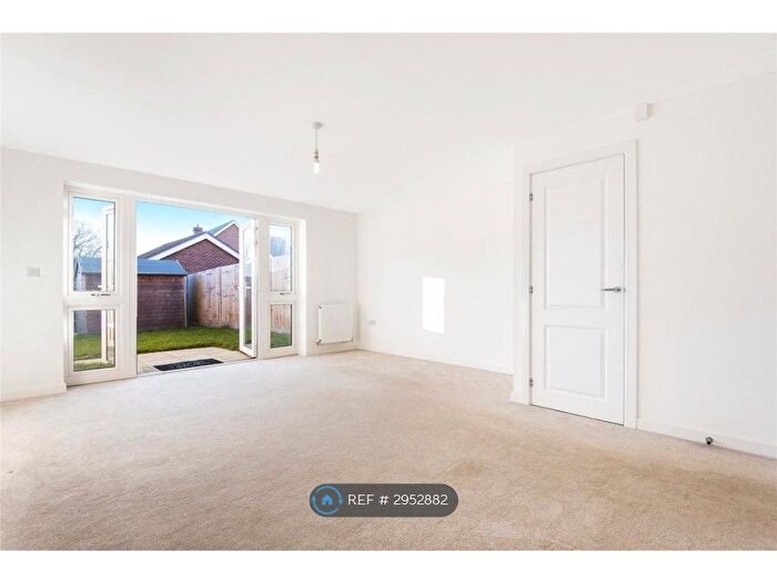 3 Bedroom Semi-Detached House To Rent In Whitethorn, Shinfield, Reading, RG2