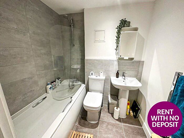 2 Bedroom Flat To Rent In Ashton Lane, Sale, Greater Manchester, M33