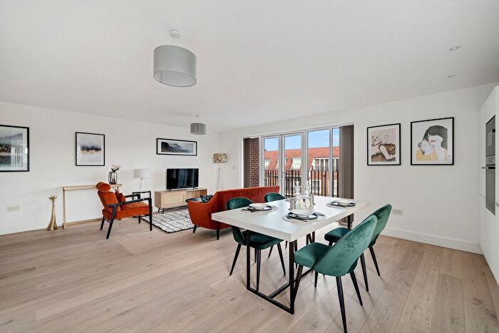 1 Bedroom Flat For Sale In Unit Whetstone Square, Whetstone, N20