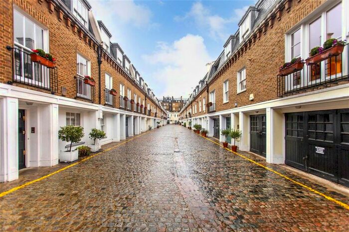 2 Bedroom Mews House To Rent In Redcliffe Mews, London, SW10