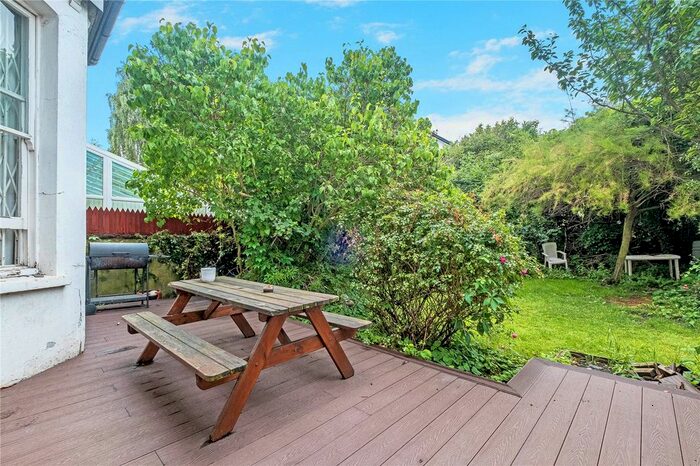 3 Bedroom Flat To Rent In Lambert Road, Brixton, London, SW2