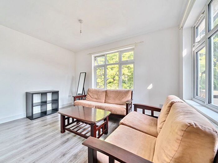 3 Bedroom Maisonette To Rent In Burgess Avenue, London, NW9