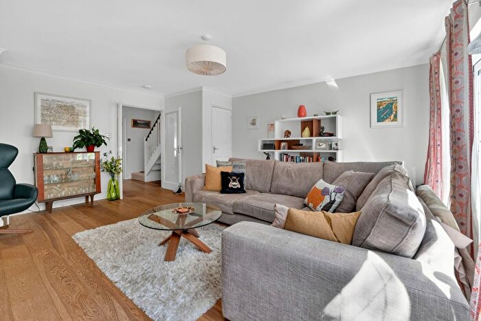 4 Bedroom Semi-Detached House For Sale In Penton Avenue, Staines-Upon-Thames, TW18