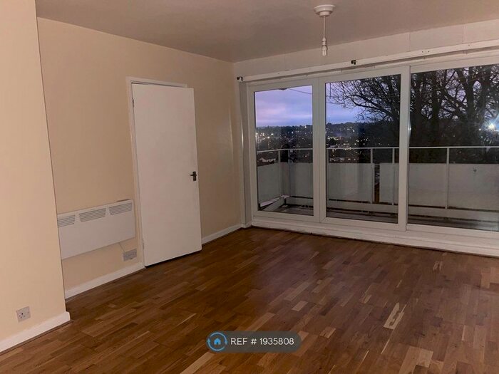 3 Bedroom Flat To Rent In Havelock Rise, Luton, LU2