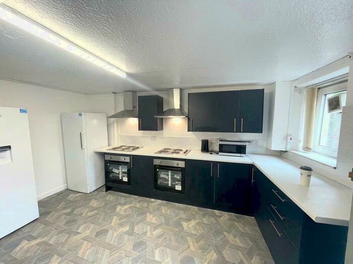 8 Bedroom Detached House To Rent In Wood Road, CF37