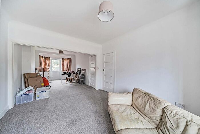4 Bedroom Semi-Detached House To Rent In Cheyneys Avenue, Edgware, HA8