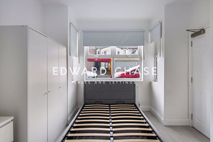 Property To Rent In Oaklands Park Avenue, Ilford, IG1