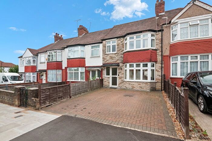 3 Bedroom Terraced House For Sale In Currey Road, Greenford, UB6