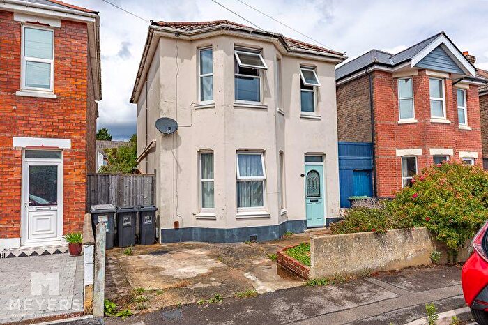 3 Bedroom Detached House For Sale In Hannington Road, Bournemouth, BH7