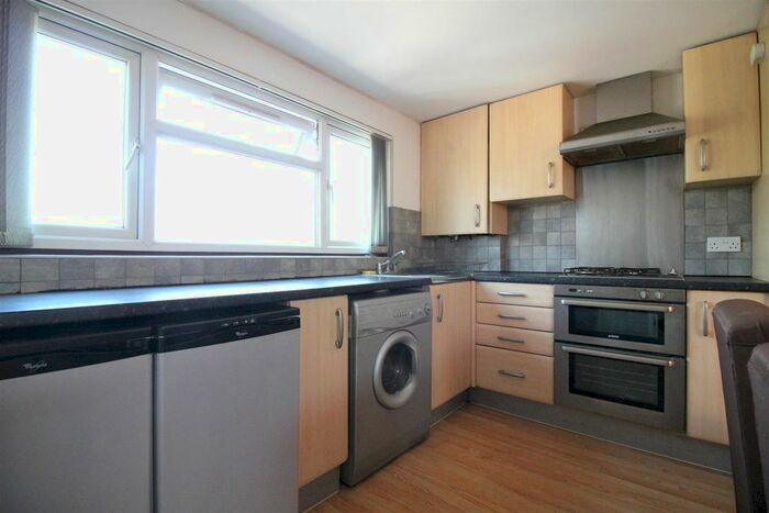Studio To Rent In Kingsbridge Crescent, Southall, UB1