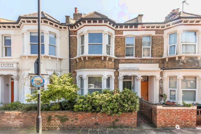 2 Bedroom Flat To Rent In Solon Road, London, SW2