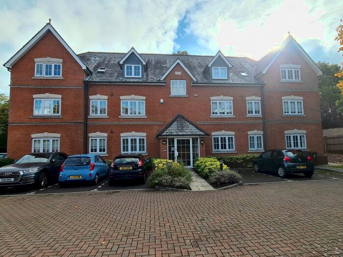 2 Bedroom Flat To Rent In Jays Court, Sunninghill, Berkshire SL5
