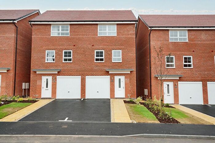 3 Bedroom Semi-Detached House To Rent In Hillcrest Road, Nuneaton, Warwickshire, CV10