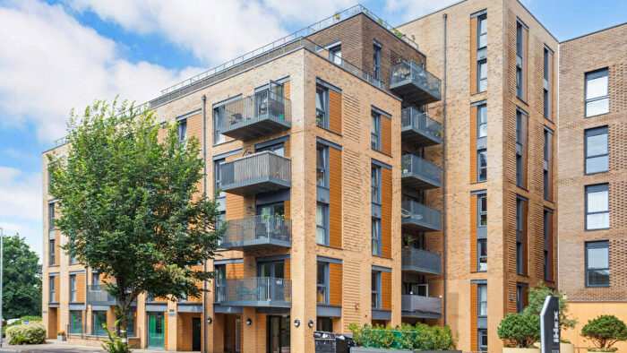 2 Bedroom Flat For Sale In The Artisan, - Davigdor Road, Hove, BN3