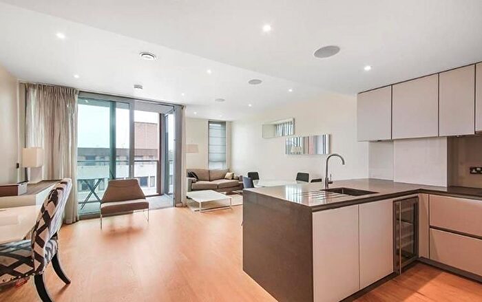 2 Bedroom Flat To Rent In Wellington House, Buckingham Gate, St James Park, SW1E