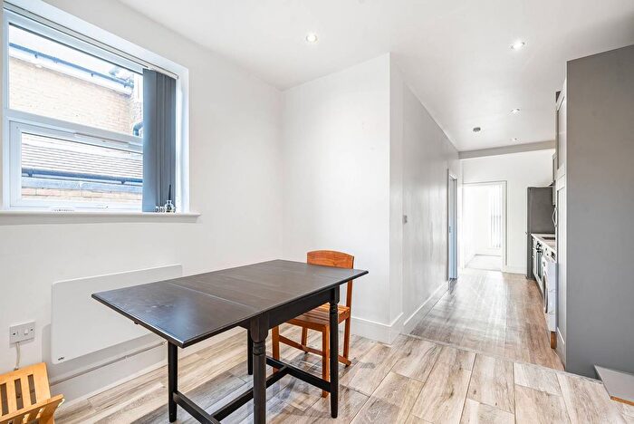 2 Bedroom Flat To Rent In London Road, Twickenham, TW1