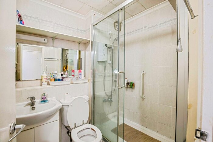 1 Bedroom Flat For Sale In Kintyre Close, London, SW16