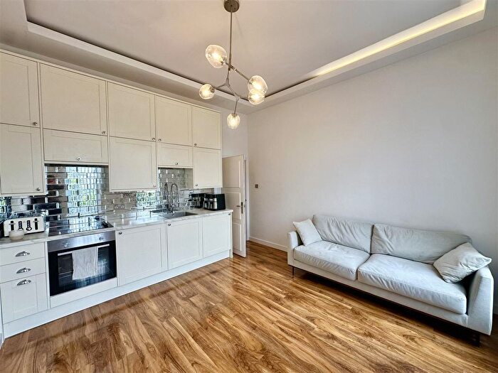 2 Bedroom Flat For Sale In Laton Road, Hastings, TN34