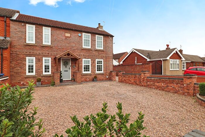 3 Bedroom Cottage For Sale In South End, Thorne, Doncaster, DN8