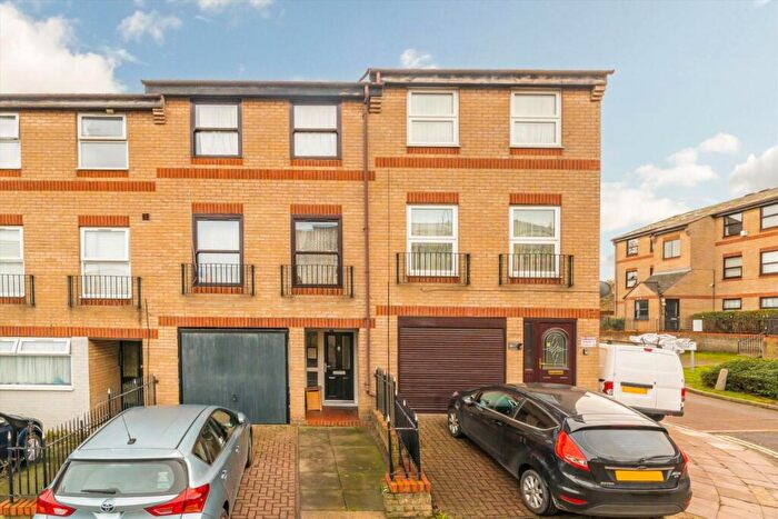 3 Bedroom Terraced House For Sale In Edmeston Close, Homerton, E9