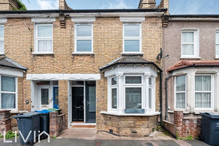 1 Bedroom Flat For Sale In Wyche Grove, South Croydon, CR2