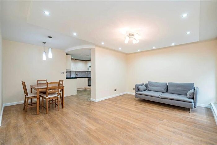 4 Bedroom Flat To Rent In Harley Street, Marylebone, W1G