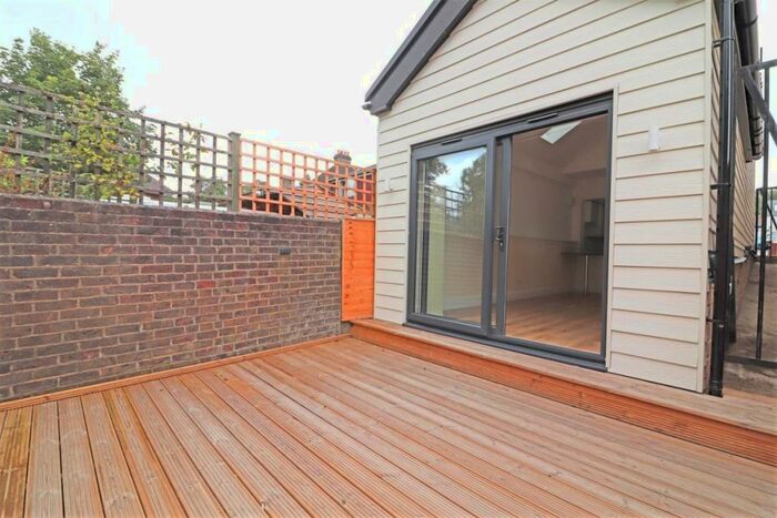 1 Bedroom Detached House To Rent In Wilton Road, Redhill, RH1