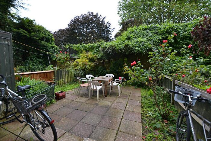 4 Bedroom Flat To Rent In Cambridge Heath Road, Whitechapel, London, E1