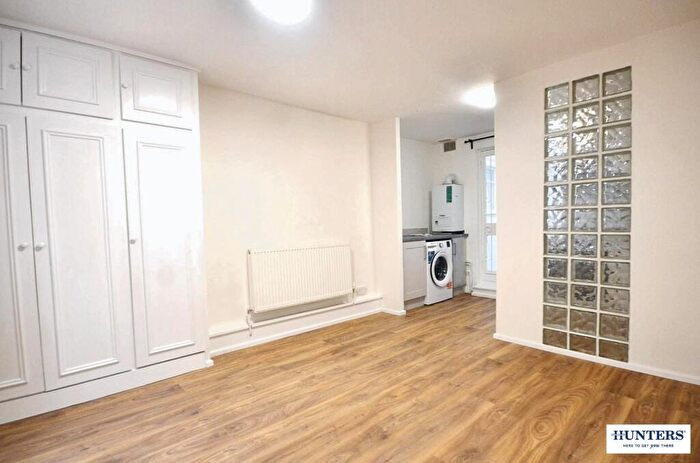 Studio To Rent In Balcomber Street, London, NW1