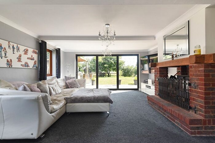 6 Bedroom Detached House For Sale In Finn Farm Road, Kingsnorth, TN23