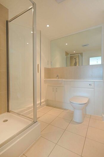 2 Bedroom Flat For Sale In Drift Court, Docklands, London, E16