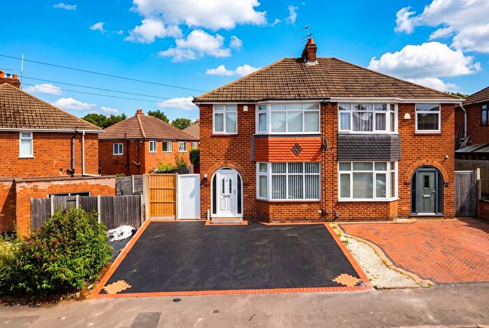 3 Bedroom Semi-Detached House For Sale In Velsheda Road, Shirley, B90