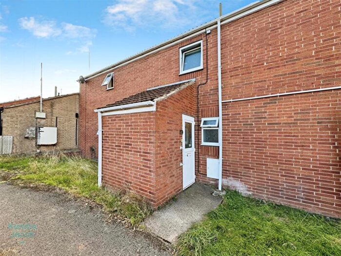 3 Bedroom Terraced House For Sale In Chiltern Way, Carlton-In-Lindrick, Worksop, S81