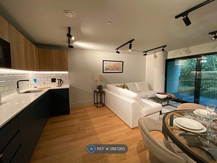 2 Bedroom Flat To Rent In Tower Bridge Road, London, SE1