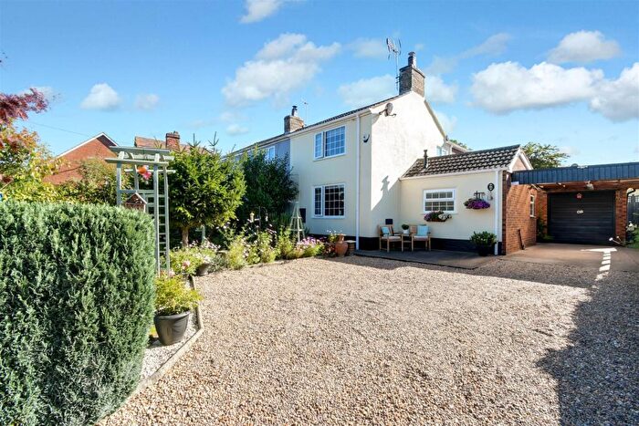 2 Bedroom Cottage For Sale In St. Barnabas Road, Barnetby, DN38