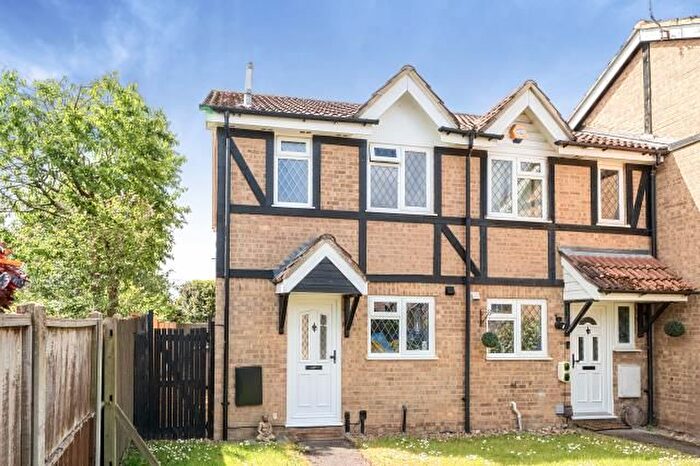 2 Bedroom End Of Terrace House For Sale In Seymour Way, Sunbury-On-Thames, TW16