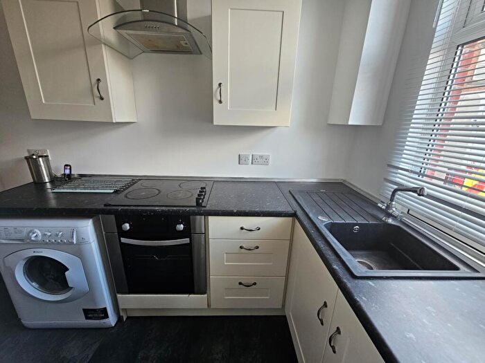 1 Bedroom House To Rent In Aviary Mount, Leeds, LS12