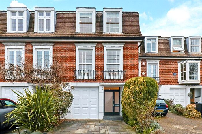 3 Bedroom Detached House For Sale In Cottenham Park Road, London, SW20