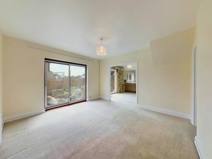 5 Bedroom Property To Rent In Brook Lane, Bexley, Kent, DA5