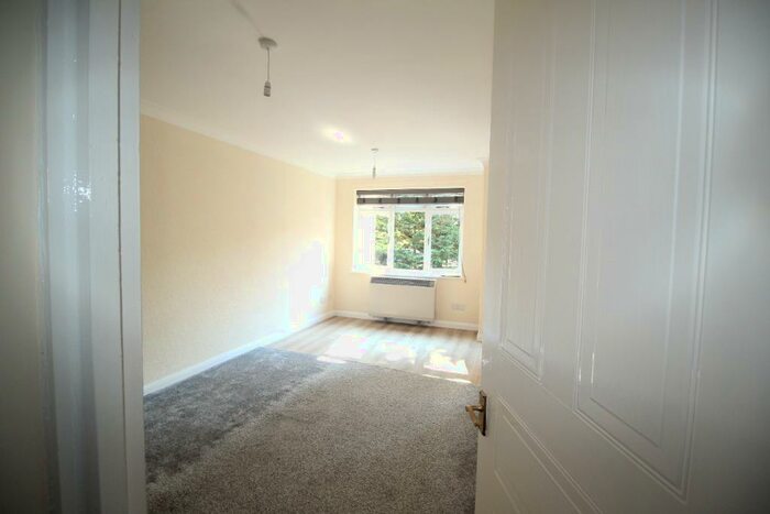 1 Bedroom Flat To Rent In Corfe Place, Maidenhead, SL6