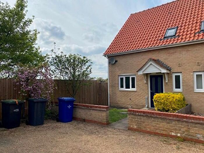 3 Bedroom Semi Detached House To Rent In The Mallards, IP27