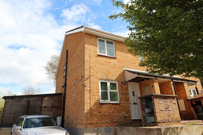 2 Bedroom Flat To Rent In Hazelwood Close, Tunbridge Wells, TN2