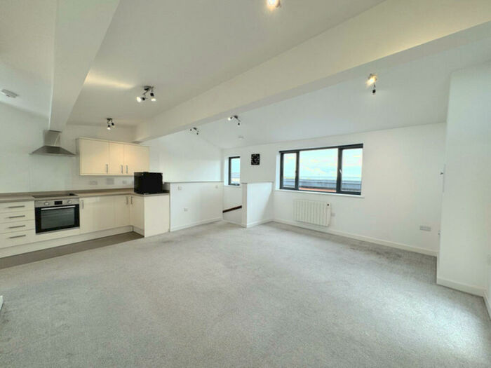 1 Bedroom Flat To Rent In Strand Hill, Dawlish, EX7