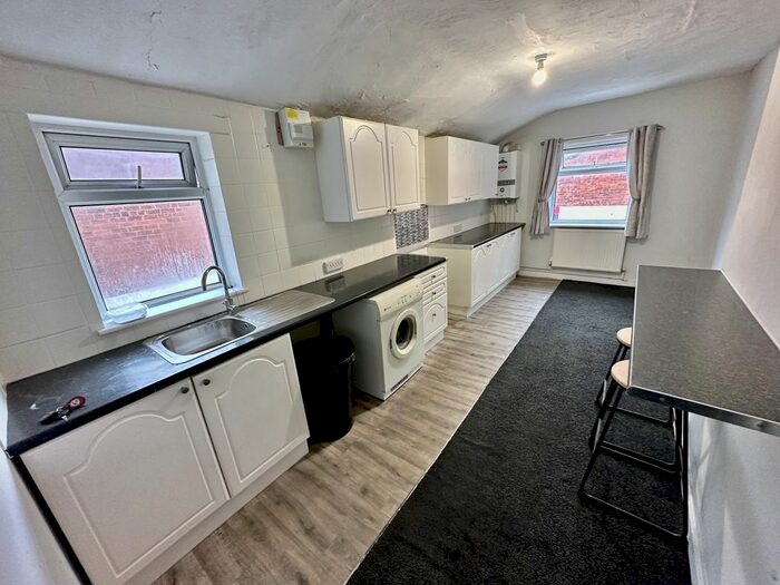 2 Bedroom Flat To Rent In Alexandra Road, Hull, HU5