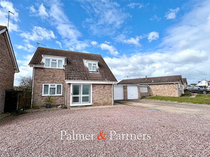 2 Bedroom Detached House For Sale In Rochford Way, Walton On The Naze, Essex, CO14