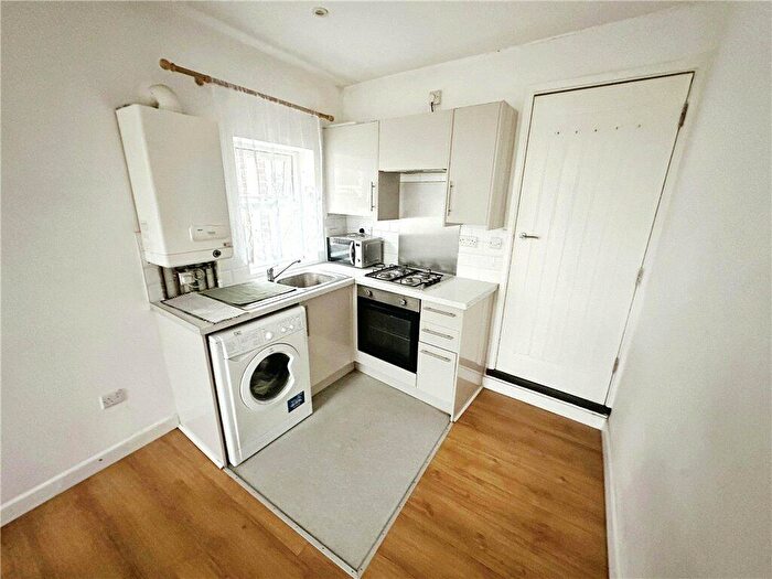 2 Bedroom Apartment For Sale In Somers Road, Southsea, Hampshire, PO5