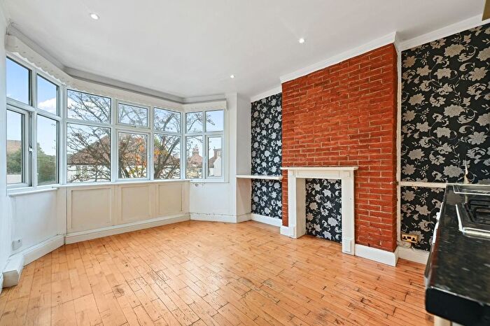 3 Bedroom Flat To Rent In Long Drive, Acton, W3